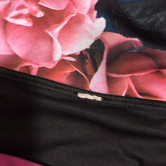 Lululemon shorts - Picture 6 of 8